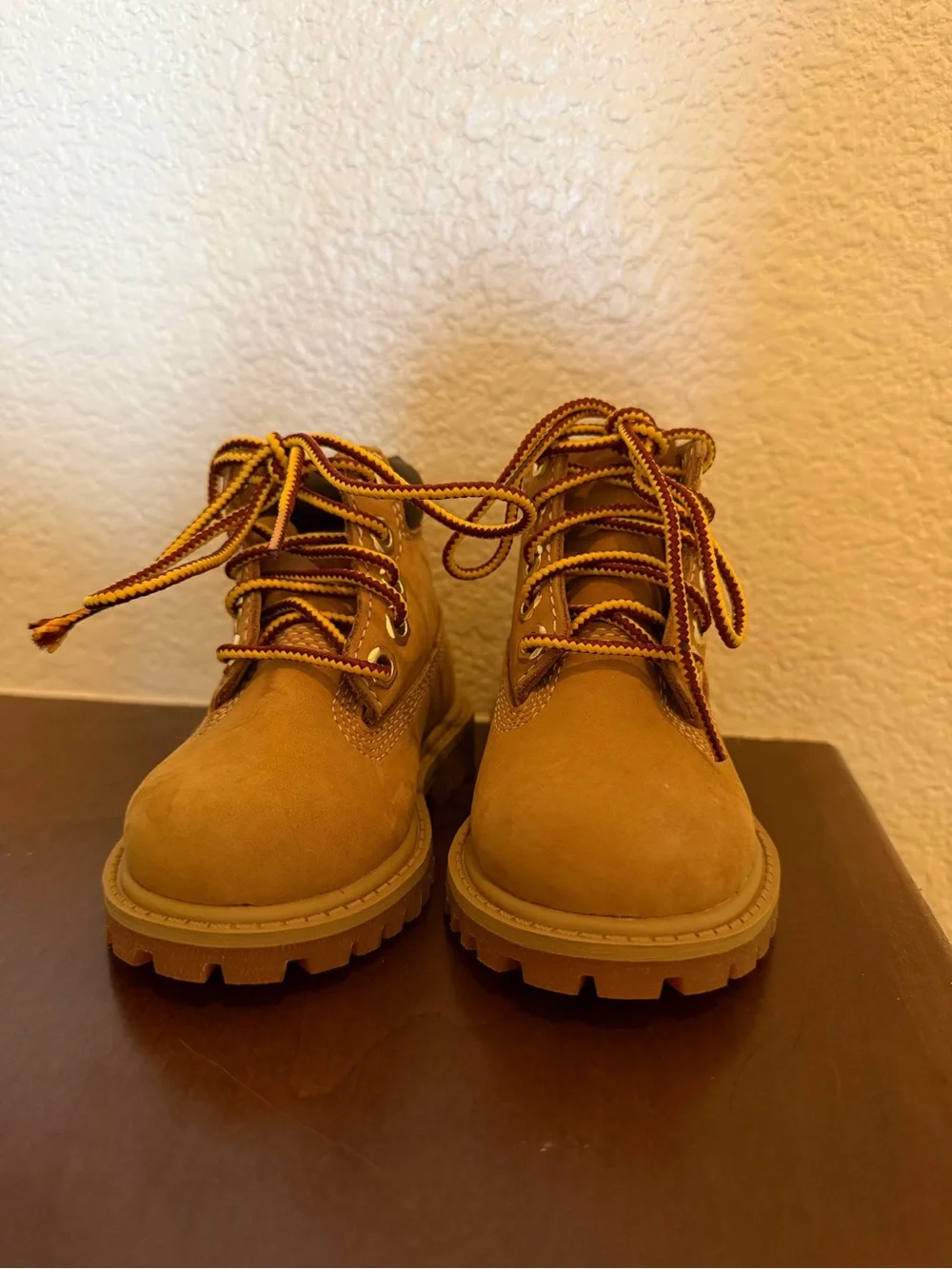 Timberland Kids Wheat Nubuck Lace-Up Boots with Black Collar size 4
